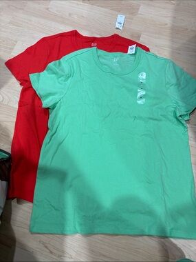 GAP Women's Short Sleeve Tees in Mint Green & Red